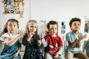 bilingualism cognitive benefits four kids learning numbers diverse classroom